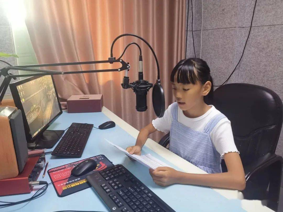 《一件棉衣》故 事一起来听听今天小朋友们带来的元江人民广播电台的