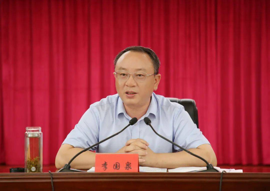 《以"多彩崇义"带动旅游产业发展专题调研报告》的说明;朱书灵,张青锋