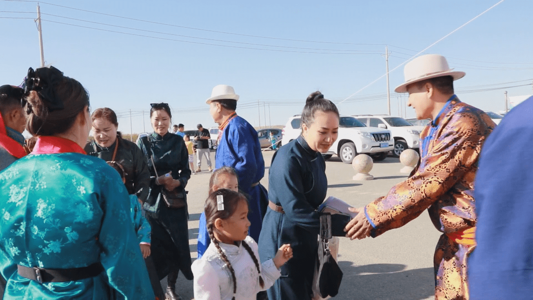 今天,东苏旗各中小学 幼儿园迎来秋季开学第一天!