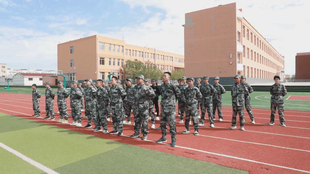 今天,东苏旗各中小学 幼儿园迎来秋季开学第一天!