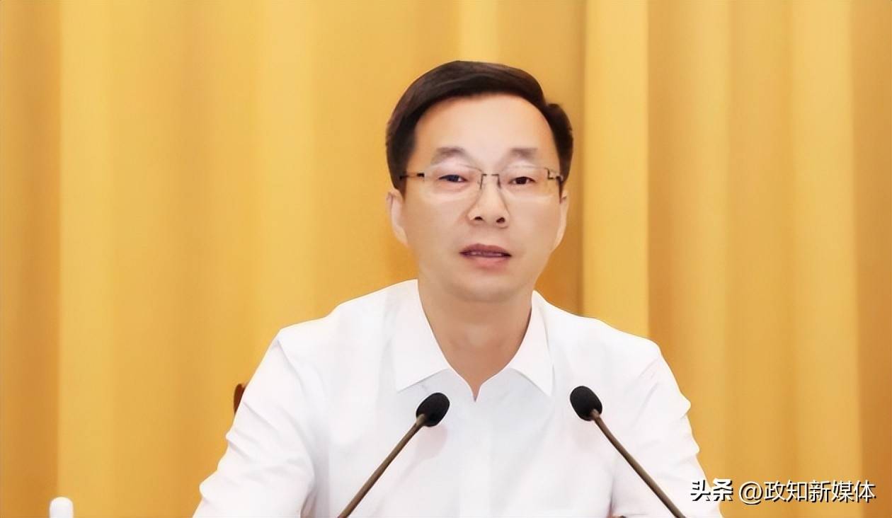 澎湃新闻就此总结称,历任昆山市委书记曾多获提拔,比如在周伟之前担任