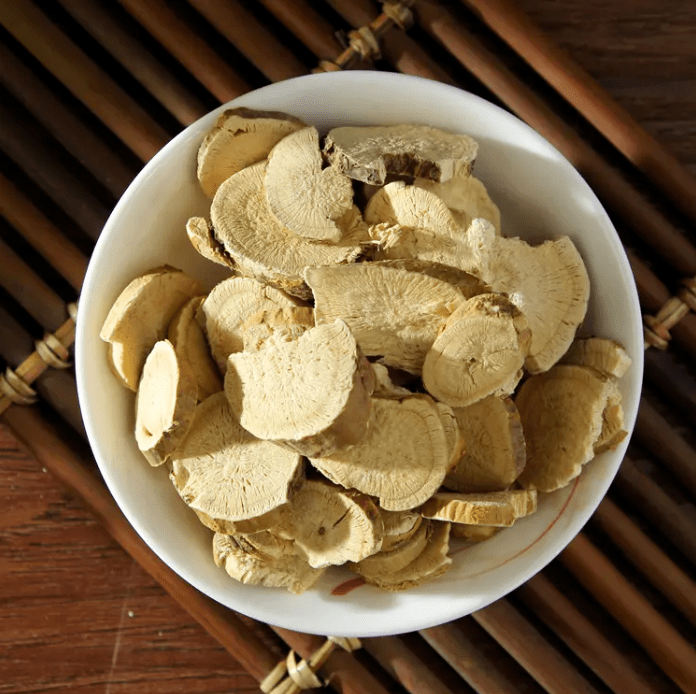 1,别名苦骨,川参,牛参,地骨,野槐根.2,植物形态亚灌木.