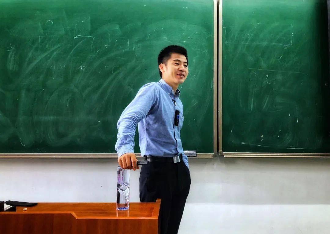 高明,北京大学经济学院长聘副教授,博士生导师,2023级博士班班主任.