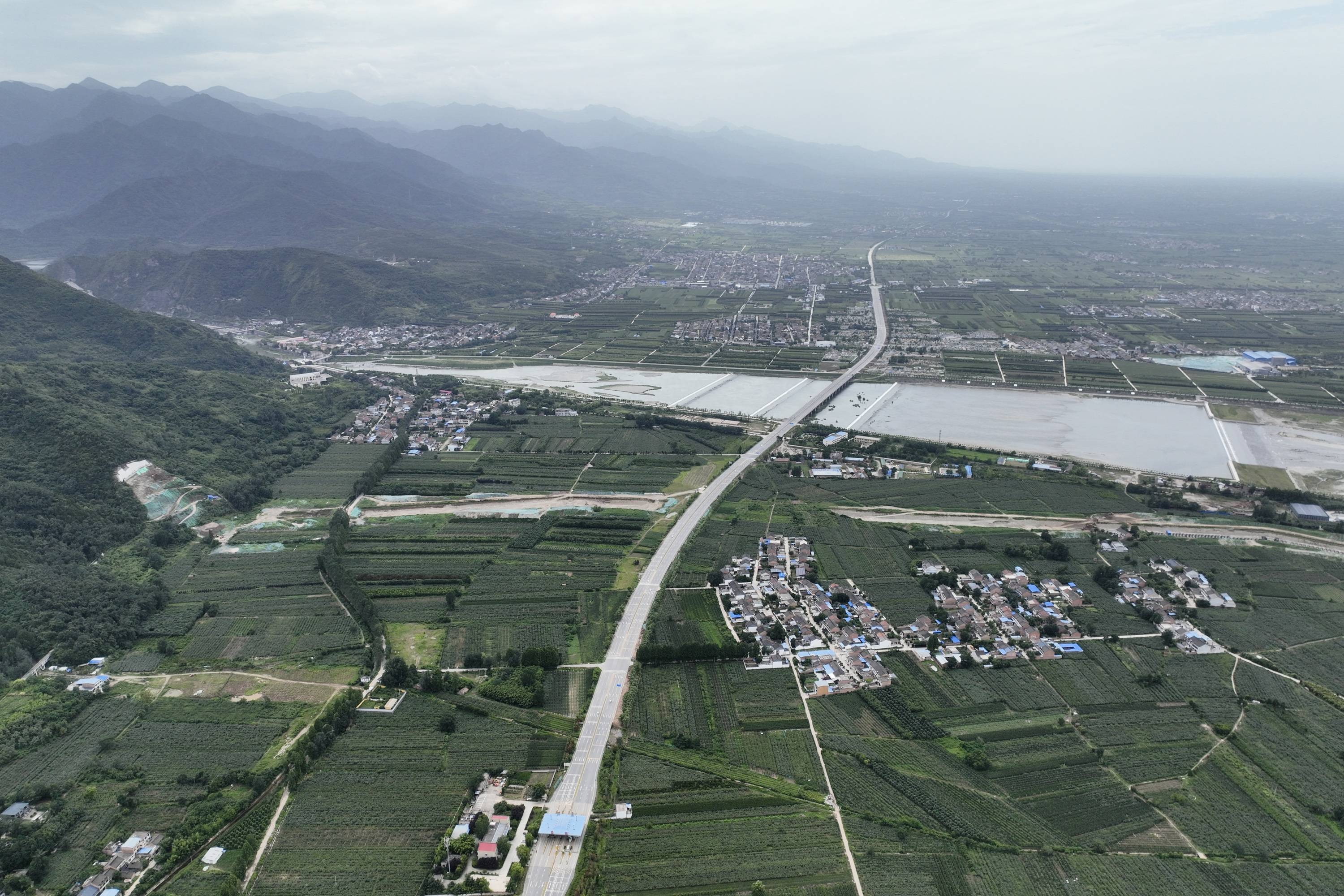 新华社记者 邵瑞 摄近年来,陕西省西安市不断加强秦岭北麓生态环境