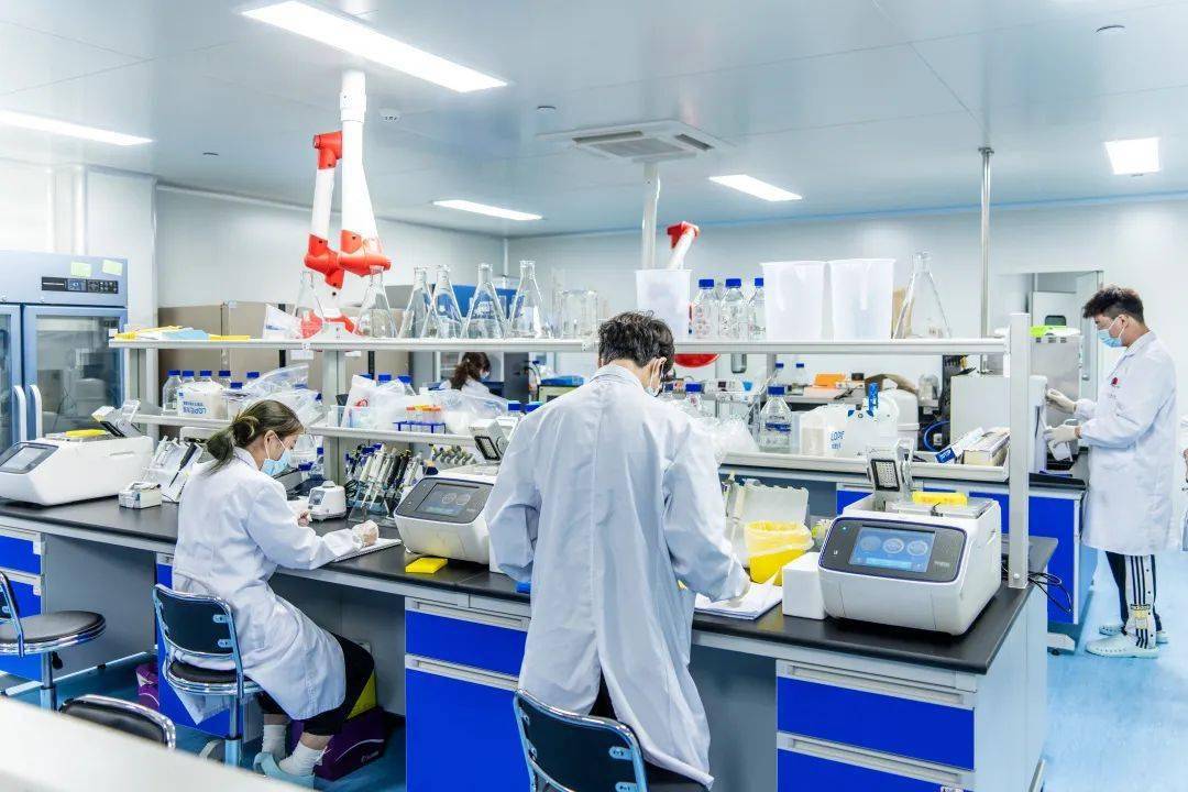 引进企业191家,其中澳资企业61家,承接了8个港澳已上市传统外用中成药