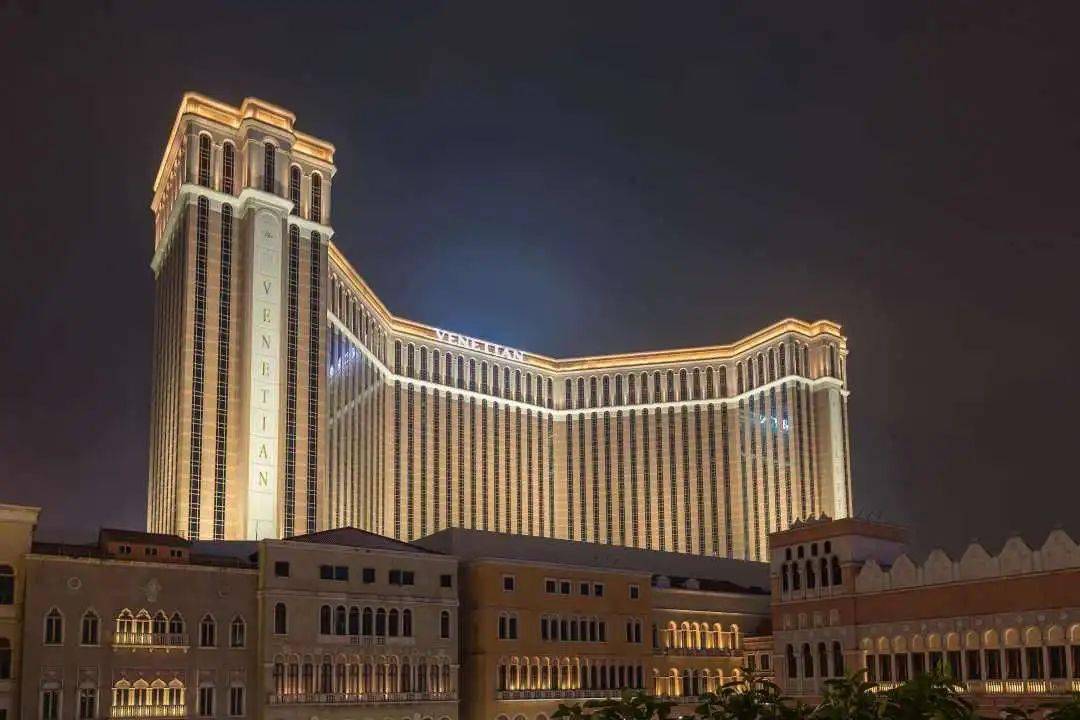 澳门威尼斯人(the venetian macao)位于中国澳门路氹城填海区金光大道