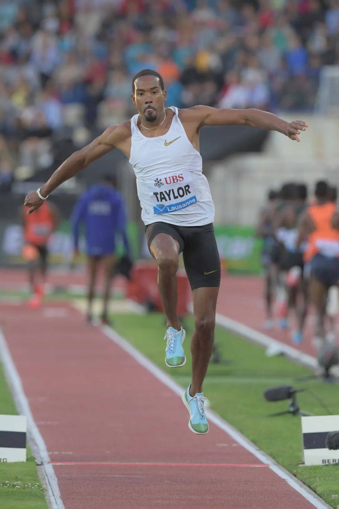 在布达佩斯世锦赛夺冠的6位选手格兰特·霍洛威(美国,男子110米栏)