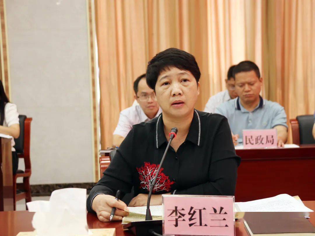李红兰在会上提出工作要求李红兰要求,认真分析研判江州区经济发展的
