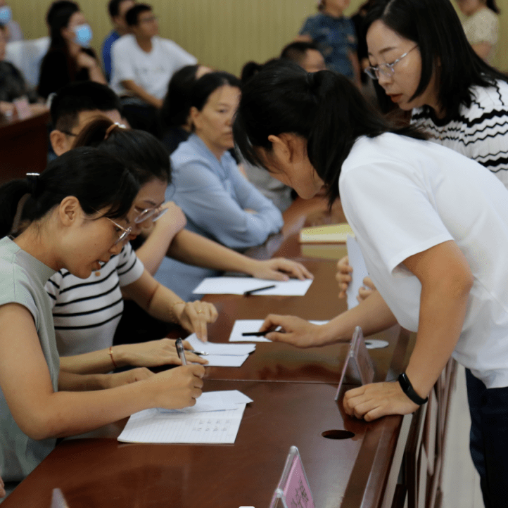 夏津县教育领域政府开放日走进第六中学,实验小学2023级新生阳光分班