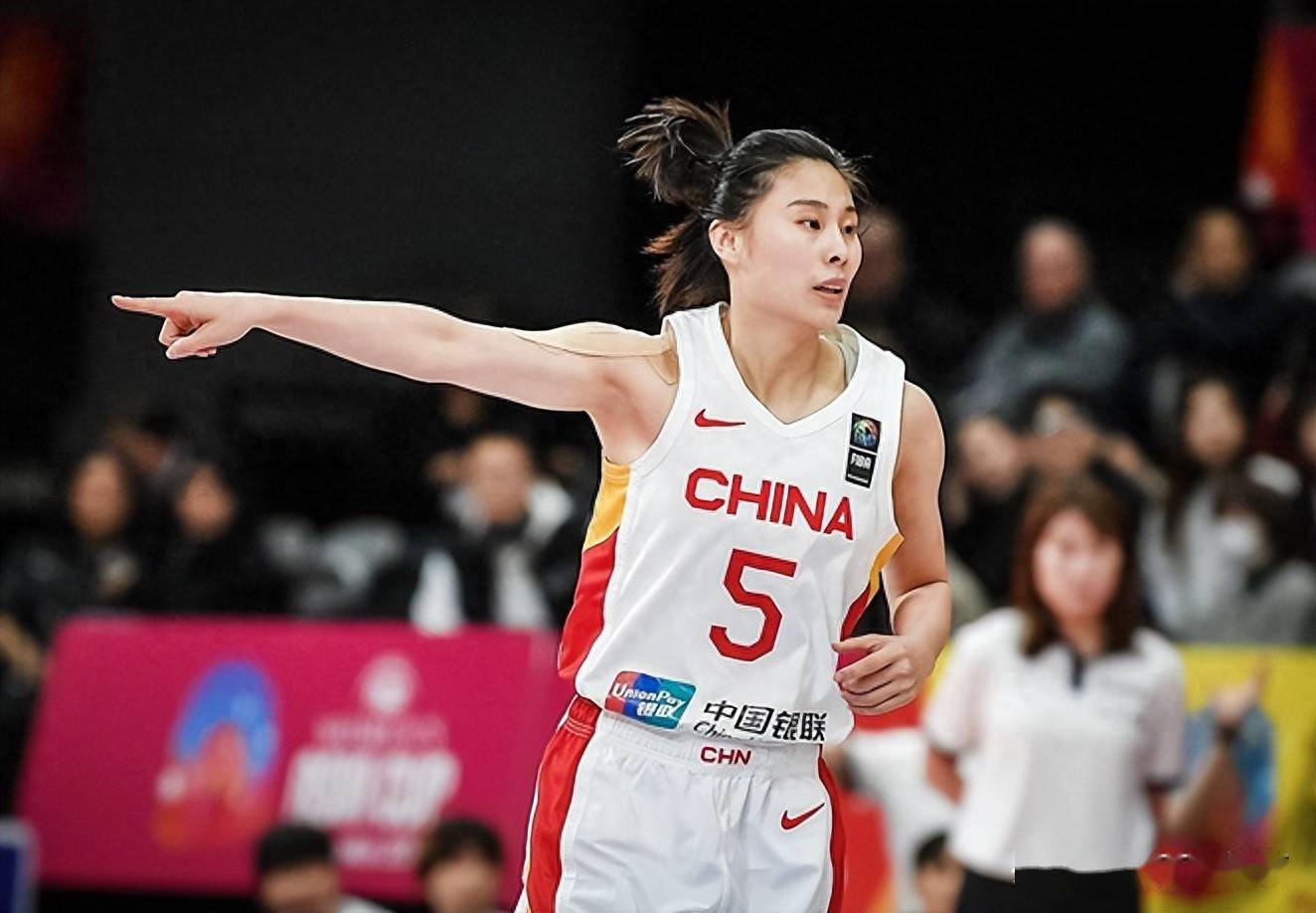防守立功后发制人,中国女篮逆转澳大利亚,黄思静好久不见_夏普_罗欣