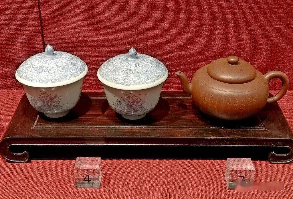 精美的茶具乾隆用作御殿赐茶的茶具说明此碗是在举行庆典时读史浮大白