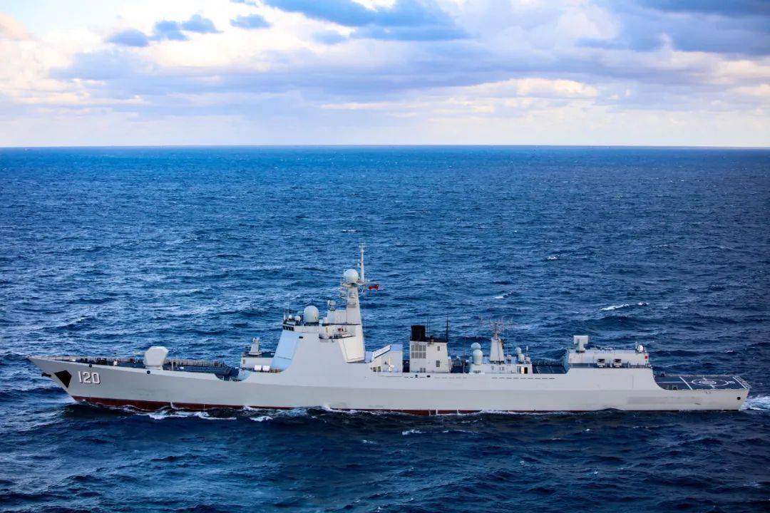 能力官兵们战高温,搏风浪位黄海某海域开展实战化训练近日,海军成都舰