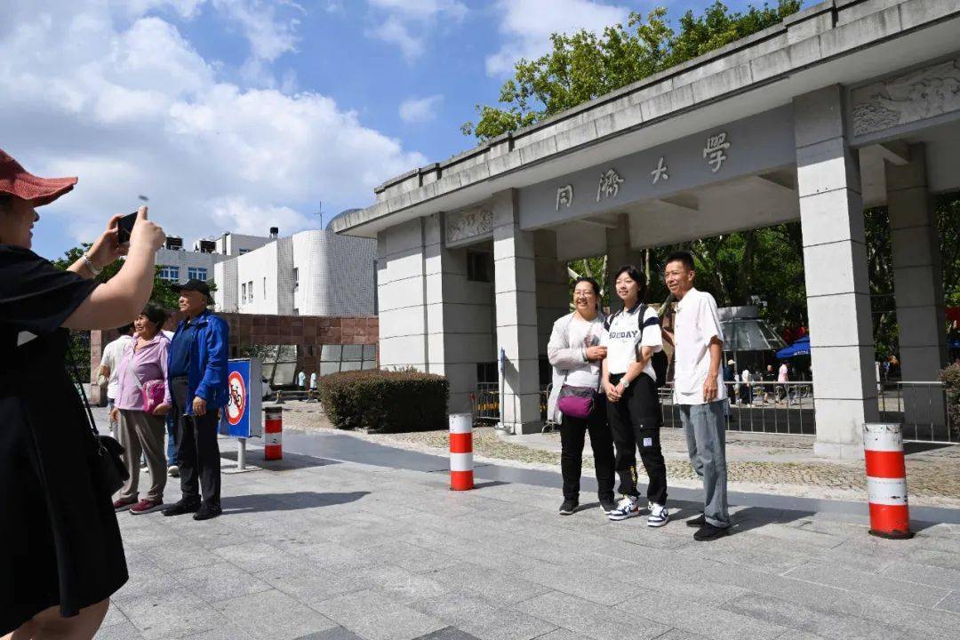 你好,同济大学_新生_迎新_哥哥