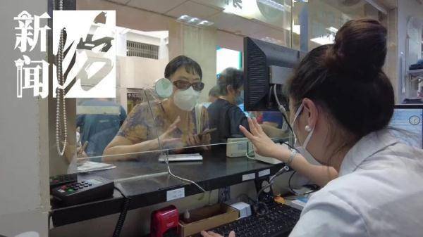 上海这所三甲医院，阿姨爷叔排队就挑这位挂号员：在这挂号，毛病好一半！