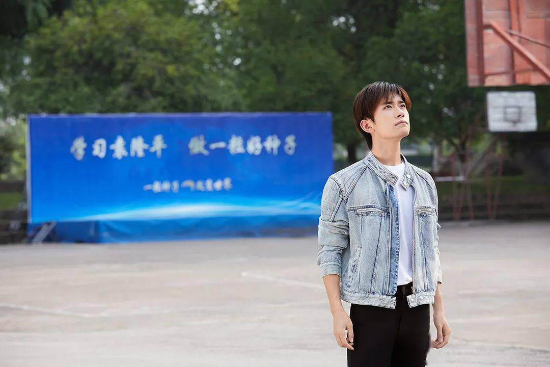 易烊千玺担任怀化城市形象大使_全世界_中国_杂交