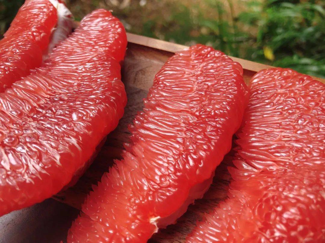 每年中秋节都要吃的梅州红柚,比白柚香甜多汁!_大埔_蜜柚_果肉