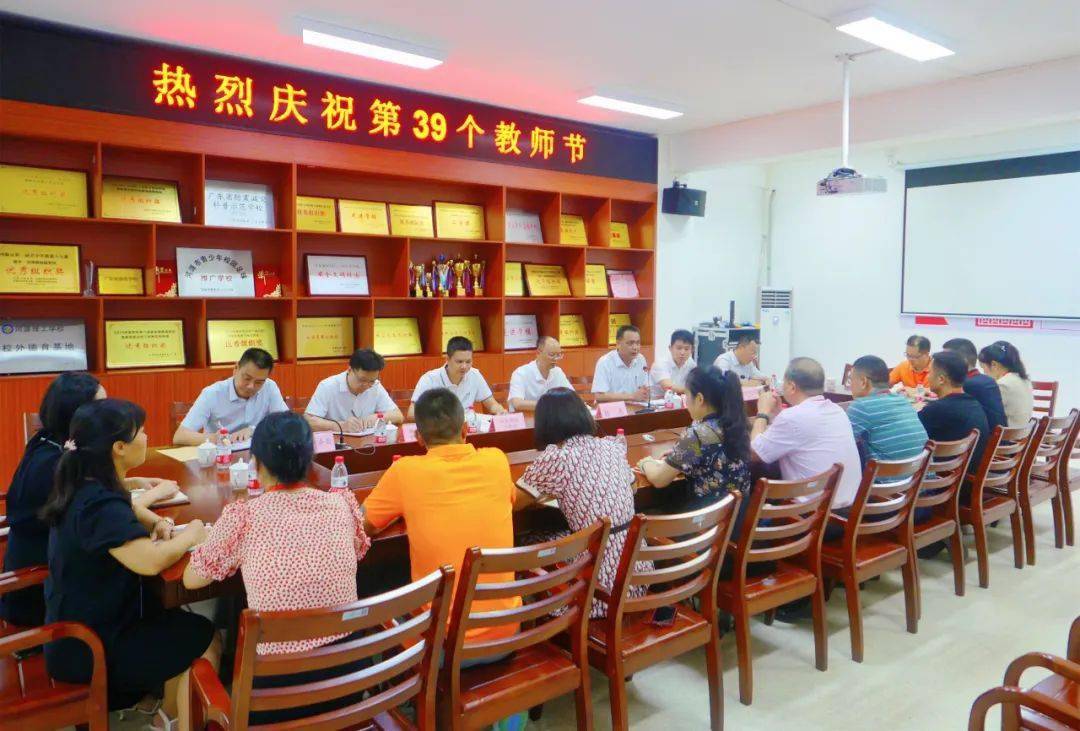 杨志强调,学校品质是学校赖以生存的"生命线.