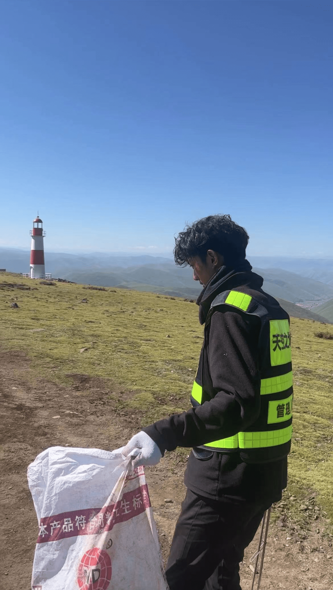 藏族帅哥酷似丁真火爆全网 本人回应:不是丁真表弟