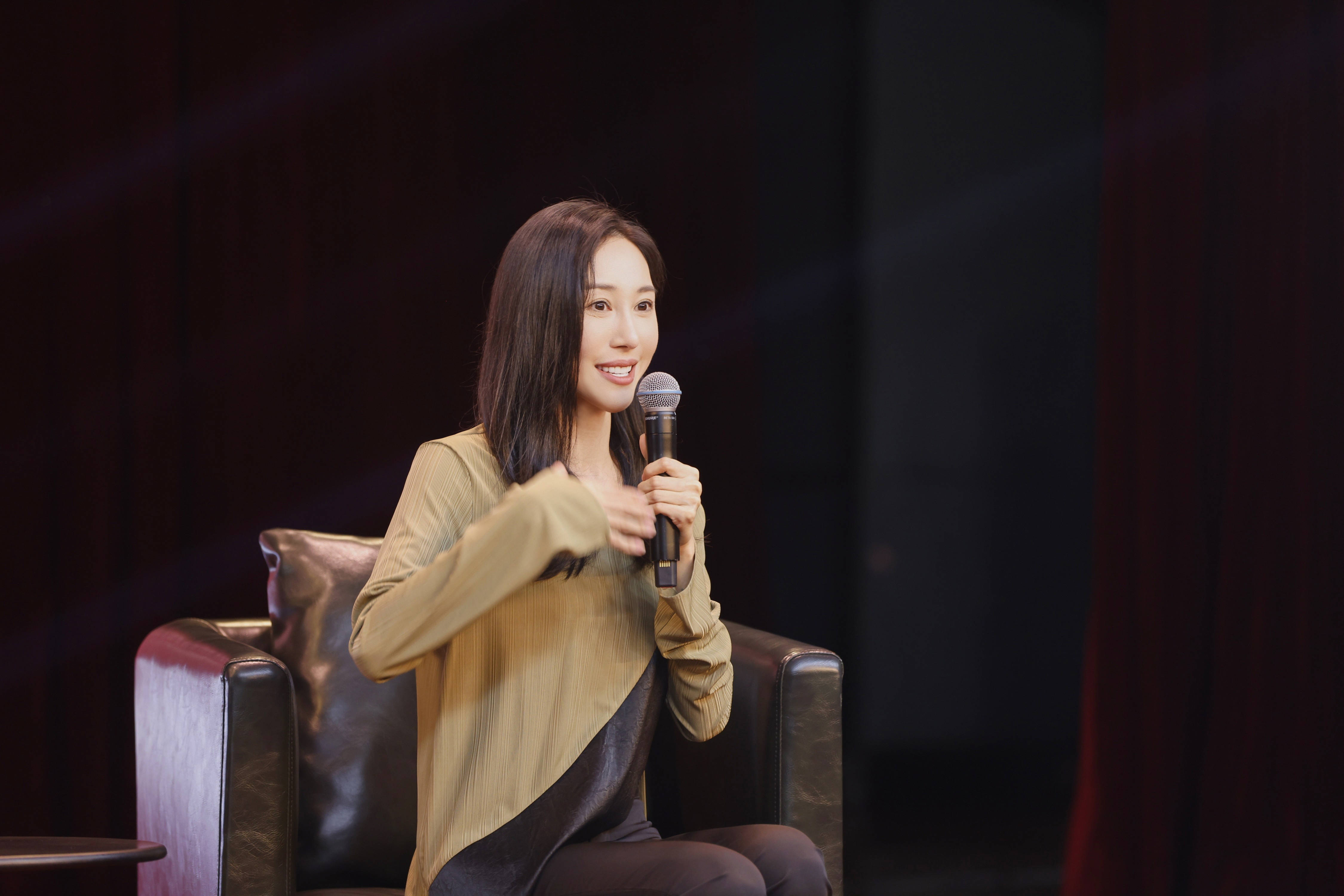 本期活动邀请到了著名舞蹈艺术家,上海歌舞团副团长朱洁静来到现场,与