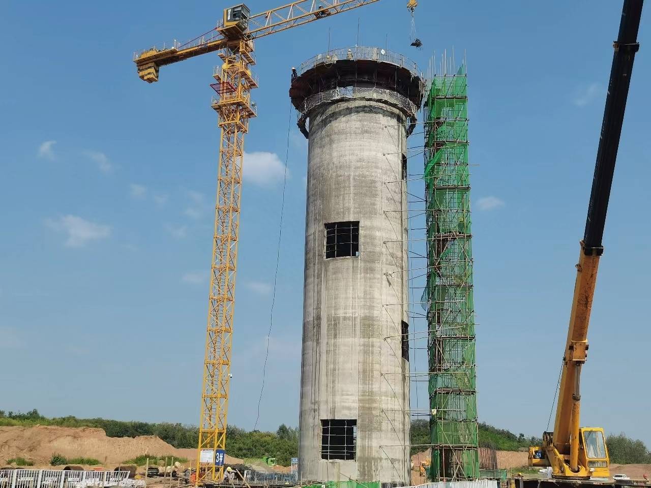 西峡县煤炭储备(配)建设基地项目 首个筒仓滑模施工顺利完成_集团