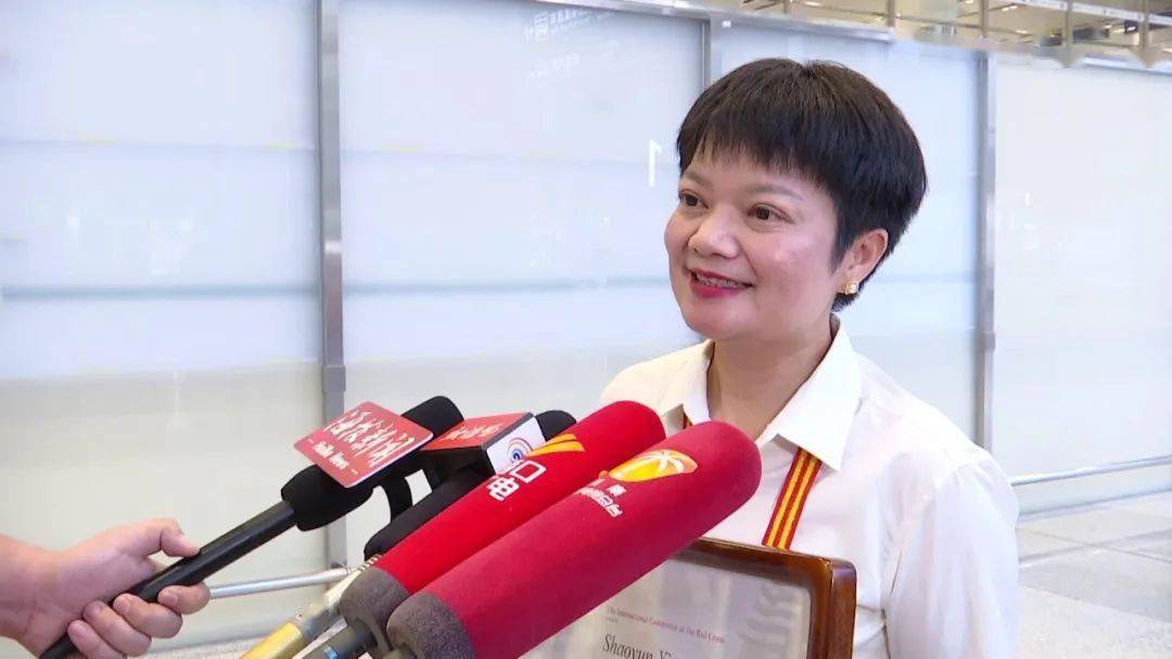 今天,海南首位南丁格尔奖获得者邢少云领奖返琼_护理_精神_工作