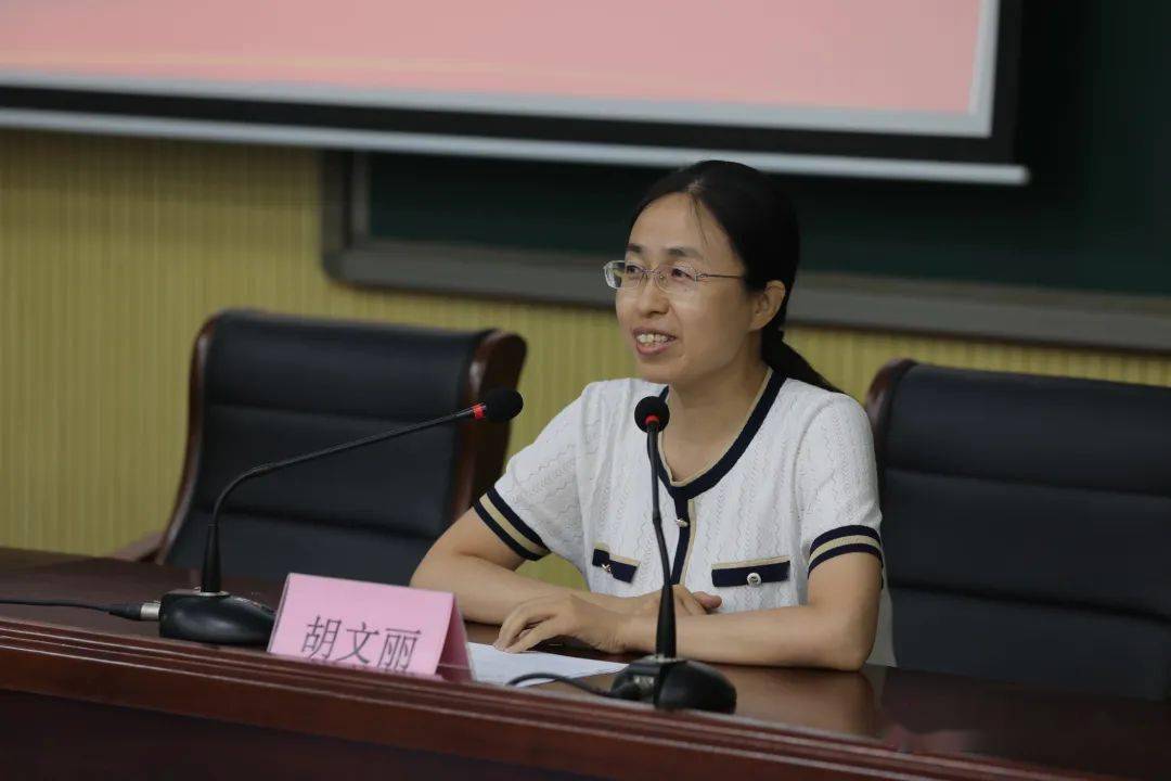 保定工会劳模工匠宣讲团 "六进"宣讲活动在保定七中开讲!