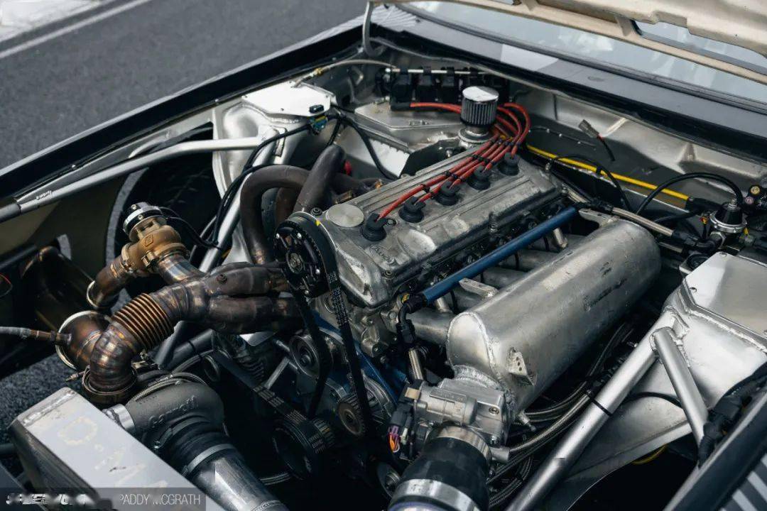 就是这款2.7升涡轮增压直列五缸发动机,他利用2.