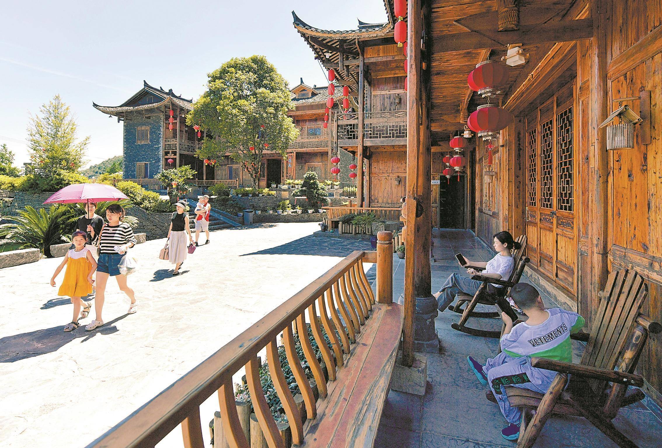 根据此前广之旅发布的国庆黄金周国内游趋势报告,延续2023年暑假,亲子