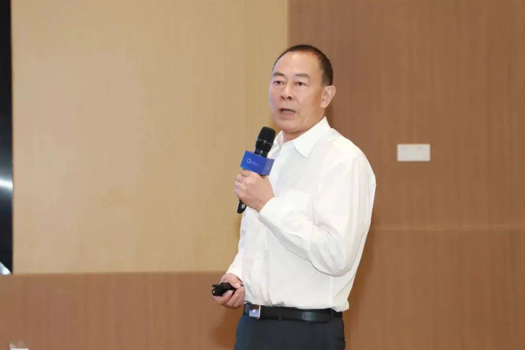 海南乐城真研院院长陈平雁海南省医疗保障局副局长朱永峰(左右滑动