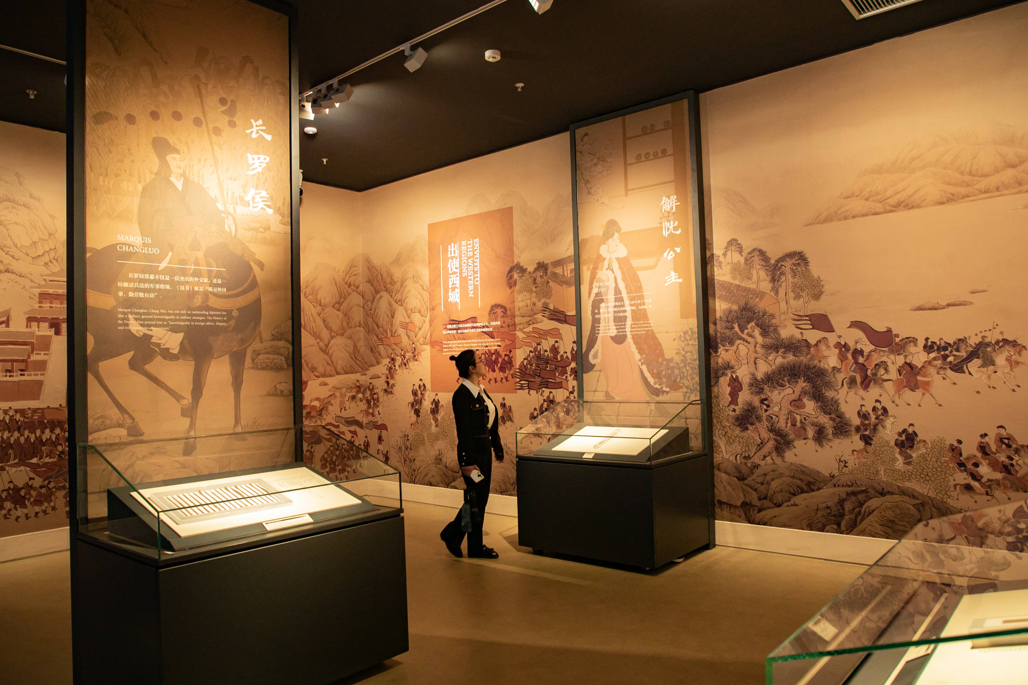 中国简牍大省甘肃首次集中展出千余枚珍贵简牍原件_研究_里程_丝绸之路