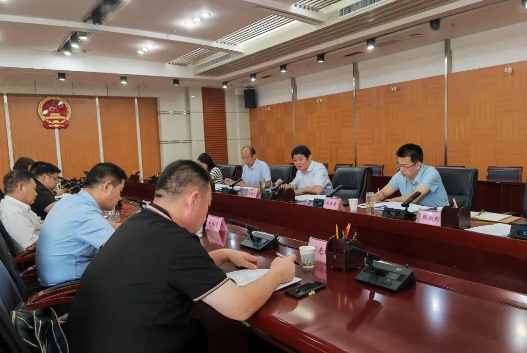 桑建业组织召开新能源产业集群重点产业链专班座谈会_发展_建设_服务