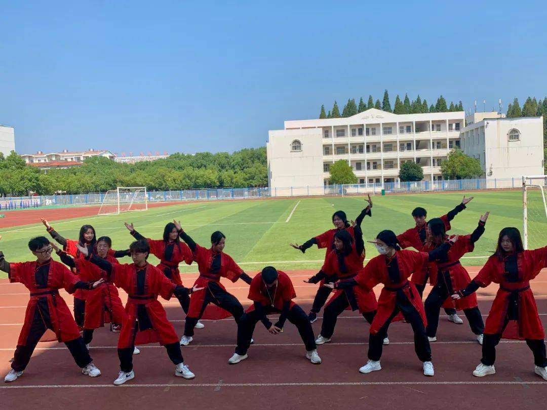 职业技术学院社团:yc街舞社作品:《新衣play》15武汉交通职业学院社团