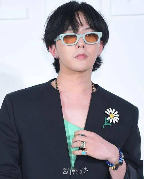 最新权志龙出席we11done活动现场图