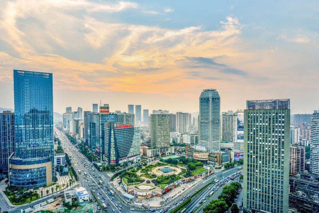 崔晓主持召开区政府常务会议_工作_发展_建设