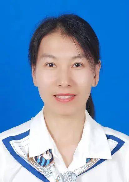 苏颖老师2003年参加工作,自踏上三尺讲台成为一名光荣的人民教师,始终