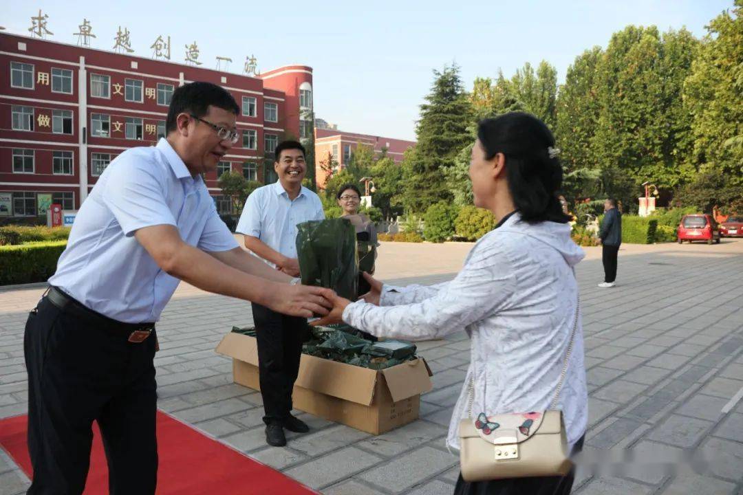 躬耕教坛 强国有我——鹤壁市淇滨中学举行庆祝第39个教师节活动_教育