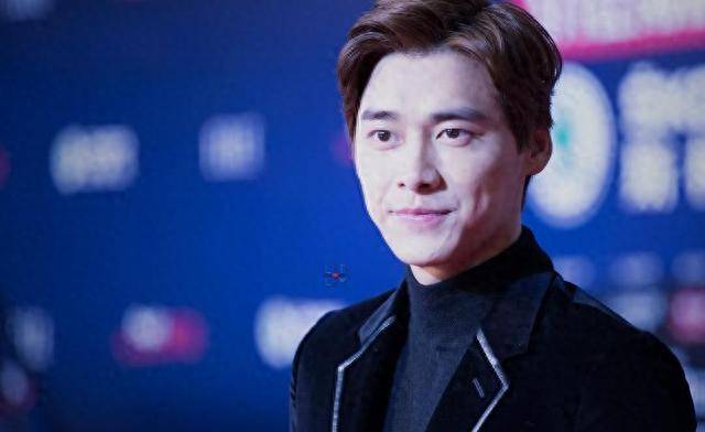 封杀一年后露面,36岁李易峰瘦到泪失禁,烂在女人床上无药可救?