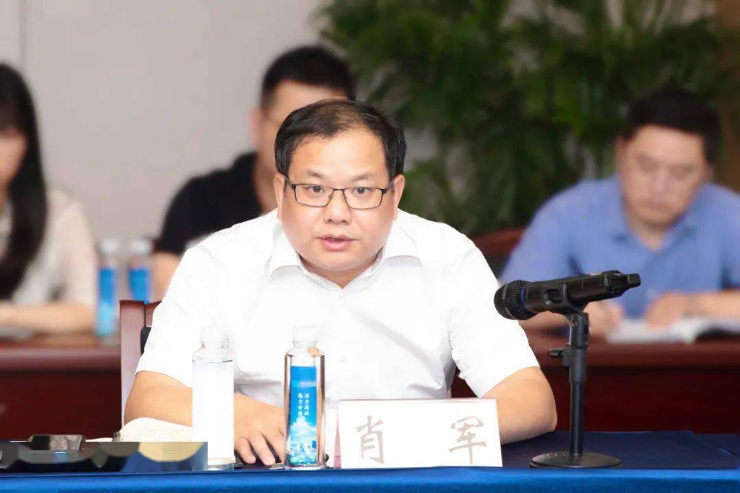 肖军介绍高新易旅运输服务有限公司前期筹备相关情况.