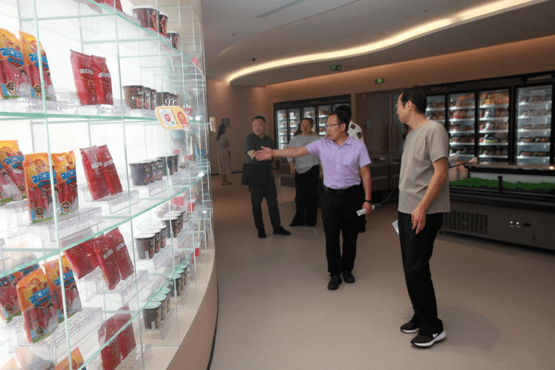 调研组参观了双汇集团的展厅,通过视频,照片,图片和文字等形式,对双汇