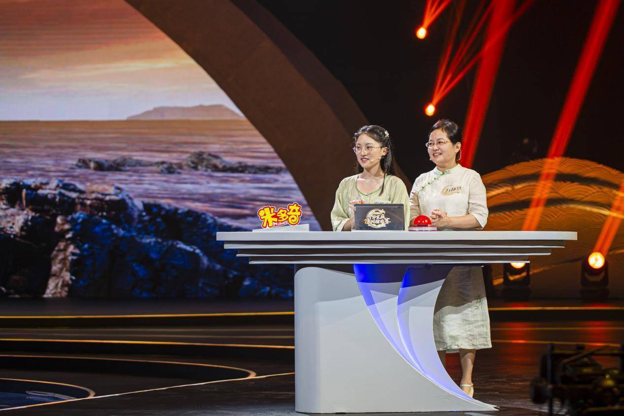 歌以咏怀献惊喜,句句催泪念母恩在首期节目结尾,舞台上演催泪场面