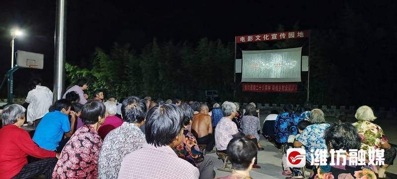 安丘新鲜事：不会理发的电工不是好放映员