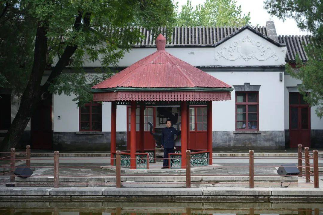 在双清别墅里,"穿越"到74年前的秋天._红色_香山_文化