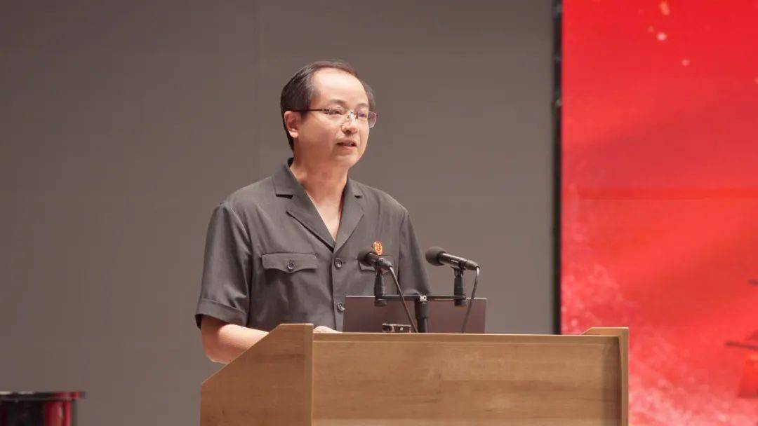 法院相关部门负责人颁发武钢三中法治副校长聘书