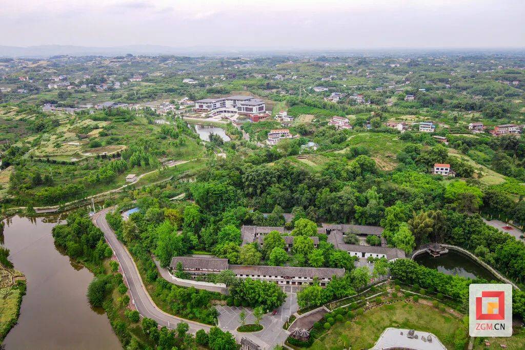 大山铺镇位于自贡市东大门的恐龙博物馆侧,辖区内环境优美,景色宜人