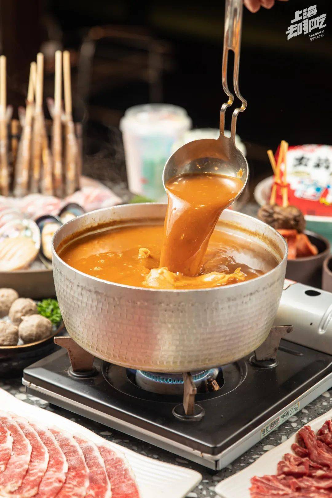 从香港九龙城火到上海南京西,秘制沙爹火锅,海鲜都透着甜!