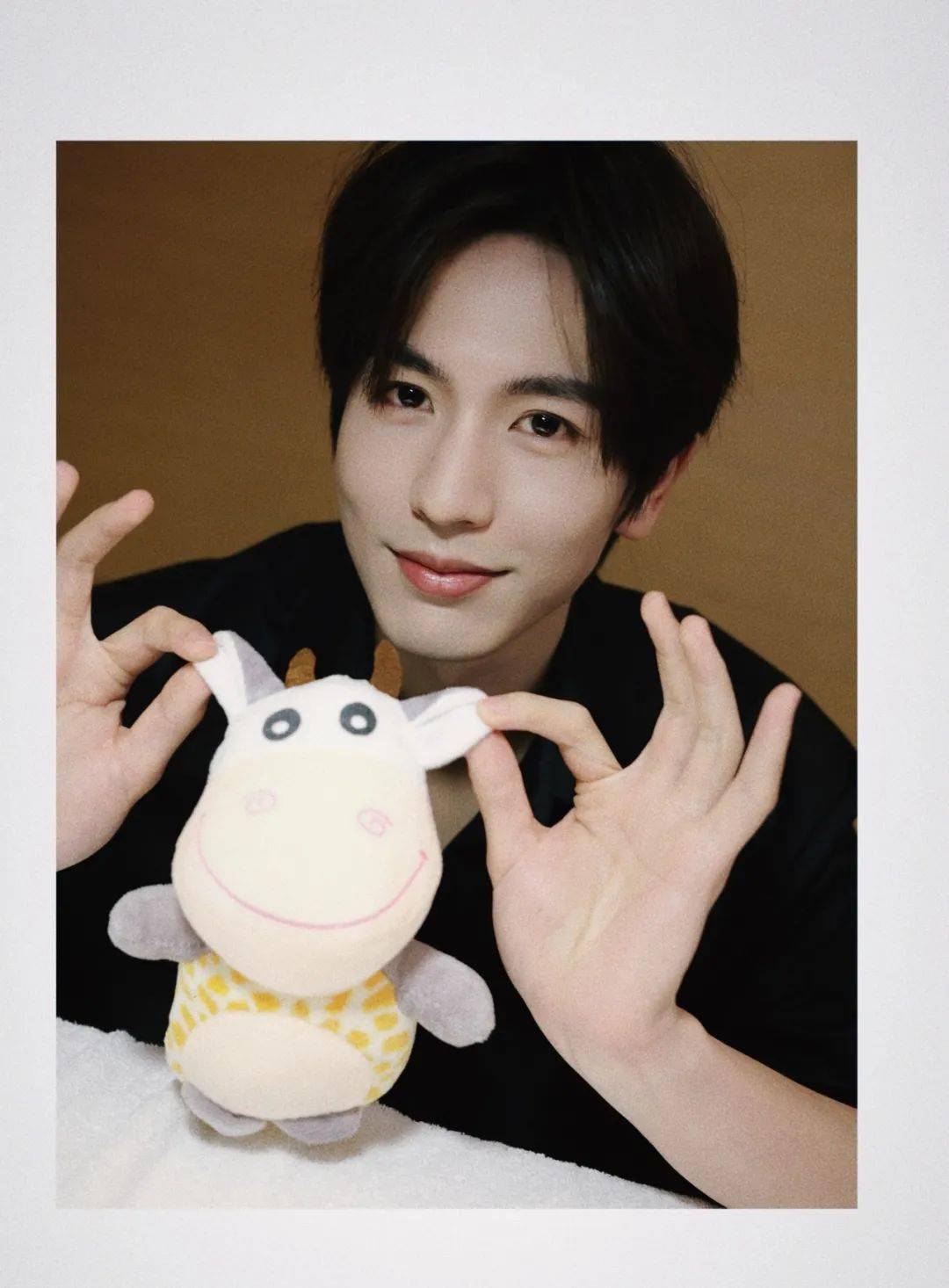 钟楚曦内娱海王?罗云熙檀健次双胞胎?_侯雯元_什么_因为