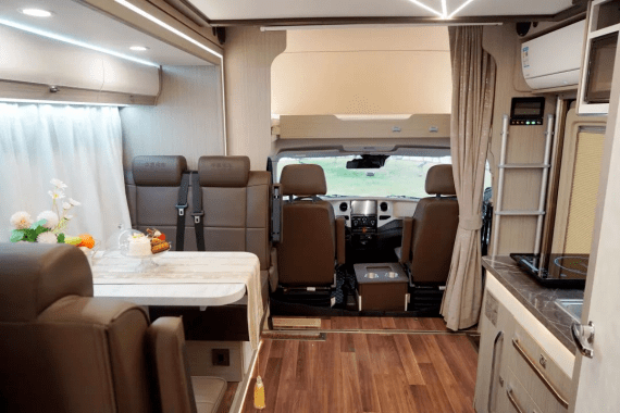 颜值高,空间大,配置齐全!中意极致双扩展专业版房车依维柯欧胜6.