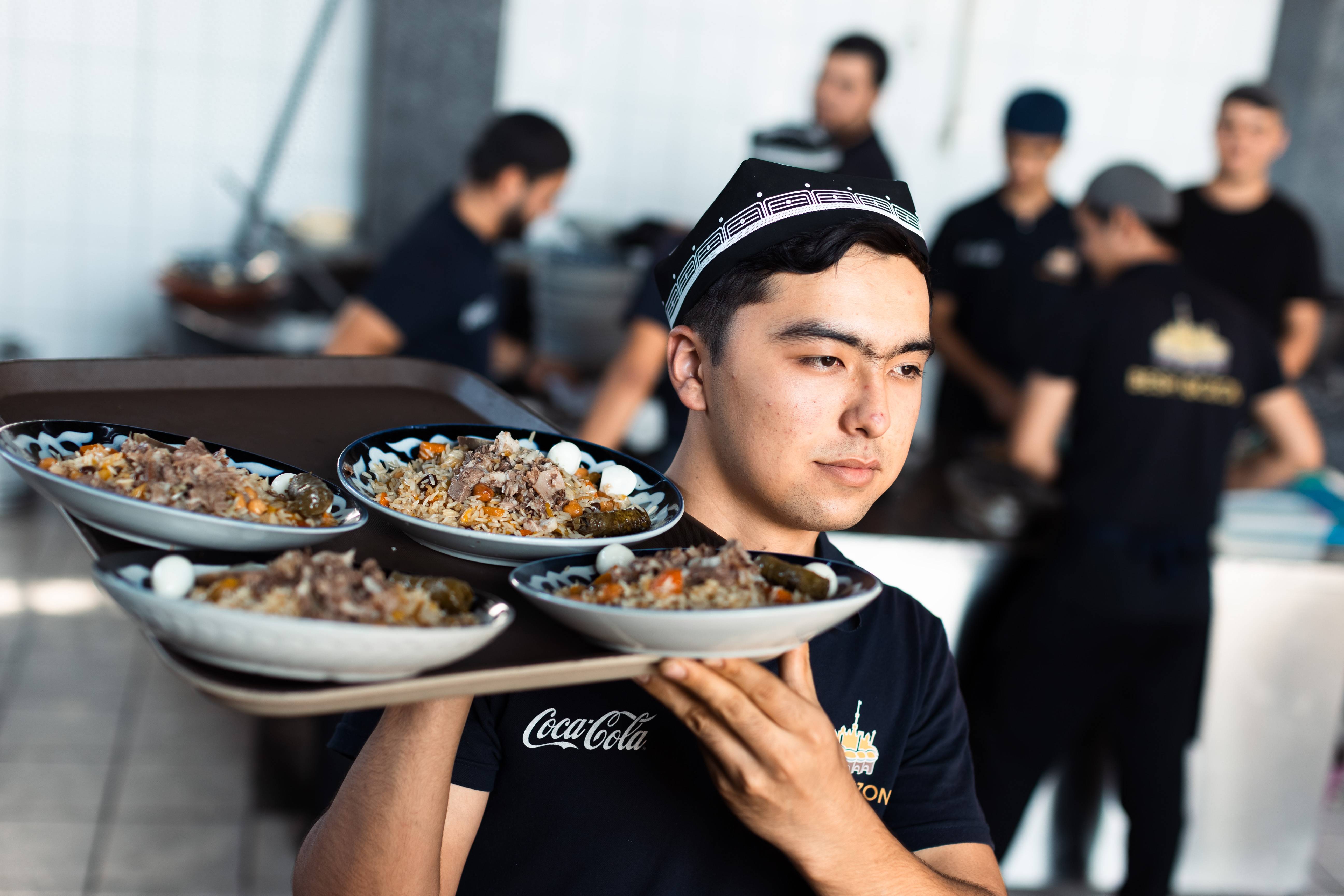 (国际)乌兹别克斯坦:探访中亚抓饭中心_新华社_李木子_首都