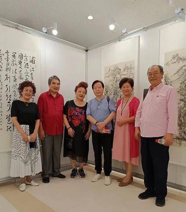 单位上海盈圻数字科技有限公司总经理孙俊先生赠送《富贵吉祥》作品