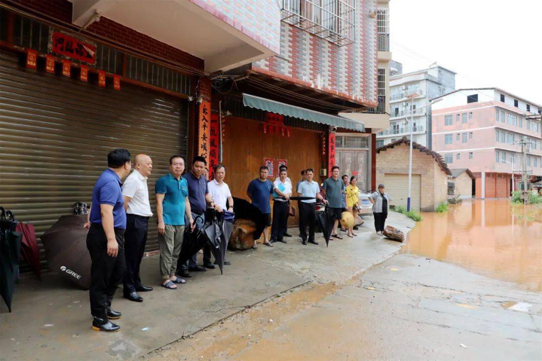 刘冰院长一行实地走访了桂平市幼儿园,桂平市第二中学,桂平市第一中学